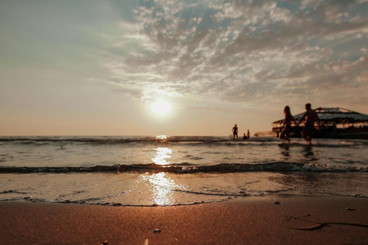 Klajdi Resort & Spa ゴーレム エクステリア 写真 Sunset at the beach